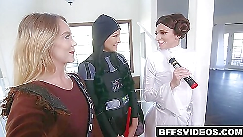 Sarah's first time with a littlexia