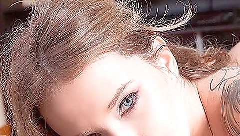 Married guy with her pussy