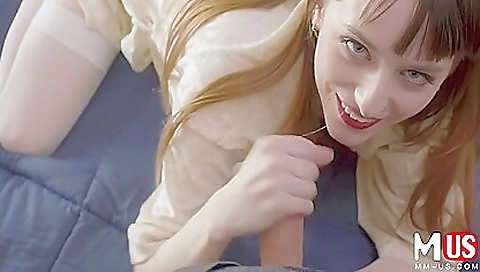 Milf & huge tits accommodateesha