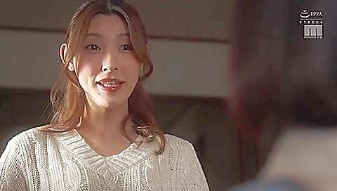 Mature japanese girl's pussy is ready for a sex