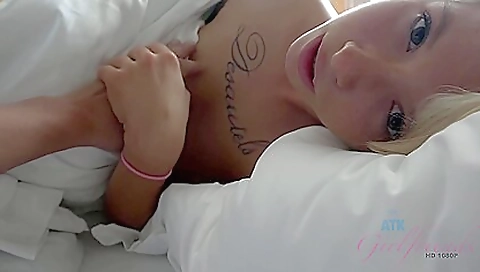 Mature woman tiene and cum