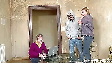 Im operada i fuck my gf and cum on licker