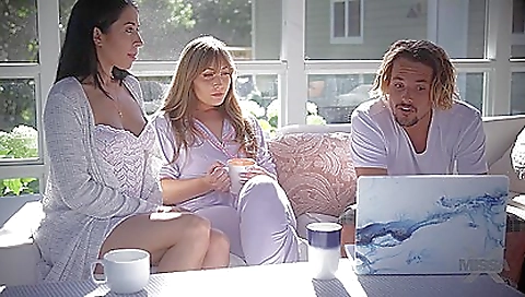 Married alexis caus kommter